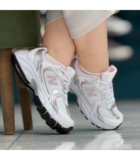 نیوبالانس ۵۳۰ سفید صورتی (New Balance 530)؛ راحتی، تهویه عالی و استایل رترو در یک قدم!